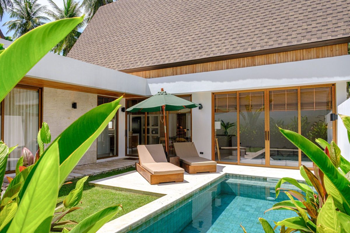 Mira pool terrace
